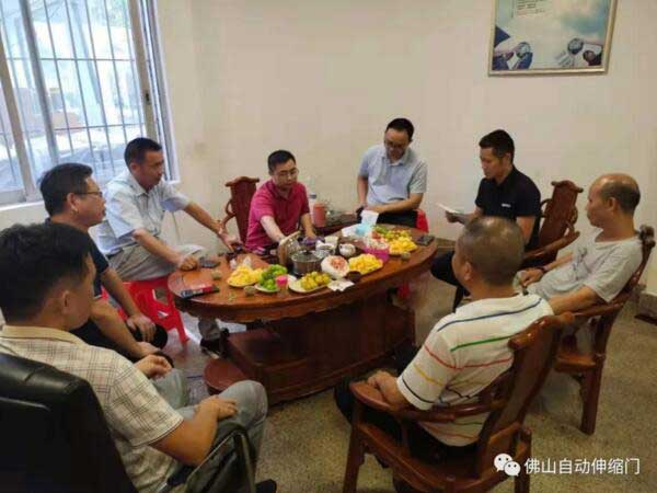 汪志平執(zhí)行會(huì)長(zhǎng)匯報(bào)了協(xié)會(huì)財(cái)務(wù)報(bào)告