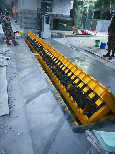 全自動液壓路障機(jī)