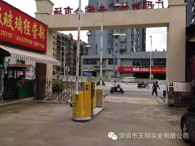 廣西南寧裝飾廣告市場(chǎng)車牌識(shí)別系統(tǒng)案例 - 中出網(wǎng)-智能出入口門戶