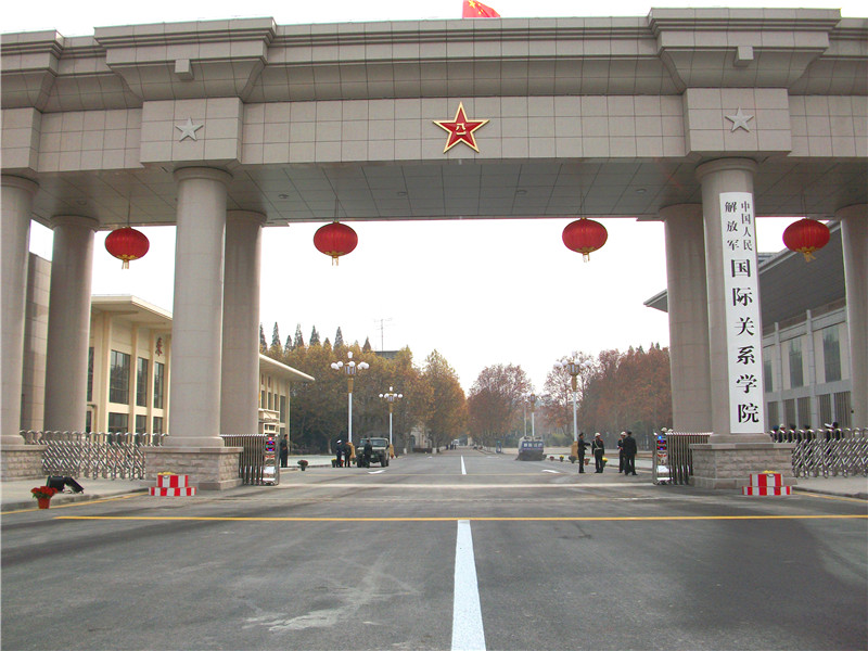 中國(guó)人民解放軍國(guó)際關(guān)系學(xué)院伸縮門工程案例 - 中出網(wǎng)-智能出入口門戶