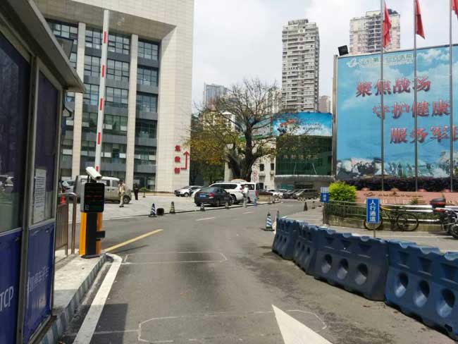 重慶中國人民解放軍第三二四醫(yī)院車牌識(shí)別系統(tǒng)案例 - 中出網(wǎng)-智能出入口門戶