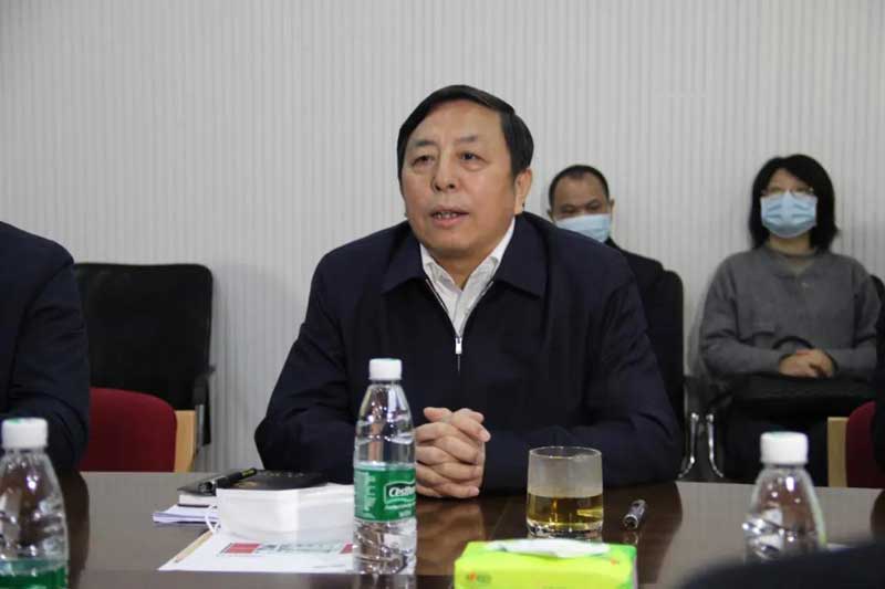 南昌市政協(xié)主席周關(guān)在座談會上發(fā)言