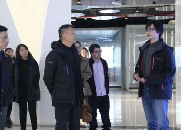 江西省通信學會領(lǐng)導及企業(yè)家蒞臨百勝智能參觀調(diào)研