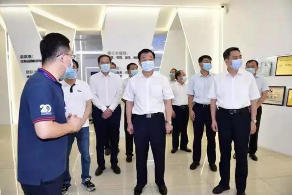 江西省省委書記、省人大常委會(huì)主任劉奇一行蒞臨百勝智能調(diào)研指導(dǎo)