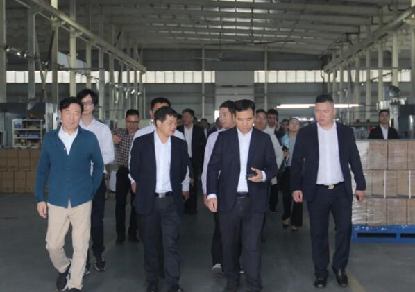 江西省委、省青年企業(yè)家協(xié)會(huì)嘉賓一行實(shí)地考察百勝小藍(lán)制造基地生產(chǎn)車(chē)間