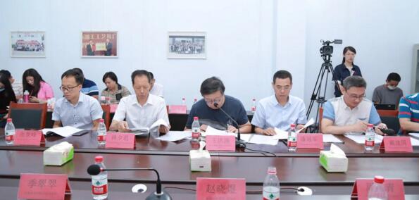 研討在各位領(lǐng)導(dǎo)、行業(yè)專家的推動下順利進行