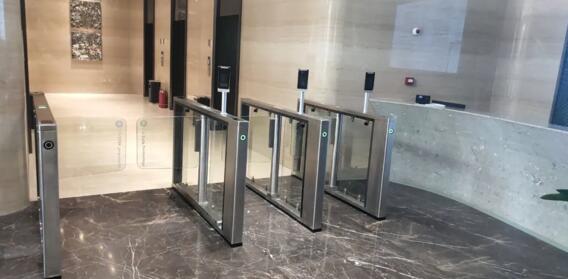 車安科技人臉識(shí)別通道閘