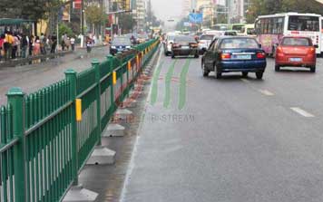 熱鍍鋅靜電噴涂防跨護(hù)欄