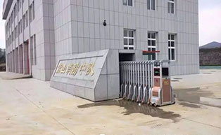 營山消防中隊(duì)伸縮門工程案例 - 中出網(wǎng)-智能出入口門戶