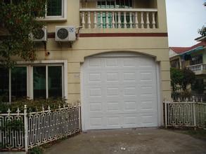 車(chē)庫(kù)門(mén)