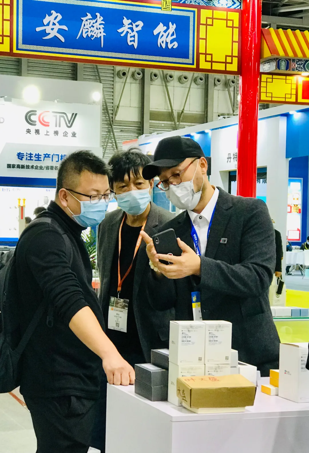 這是今年主推款之一聯(lián)吧手機開門