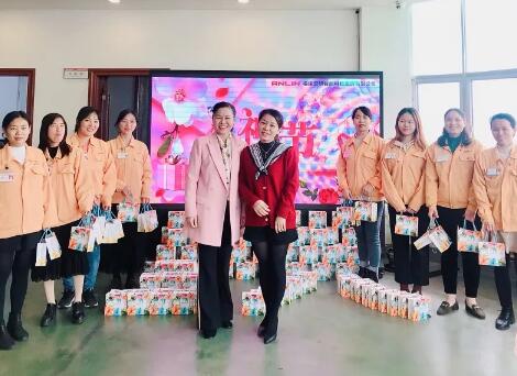 福建安麟攜手安麟工會委員會為女同胞們獻(xiàn)上了節(jié)日的問候