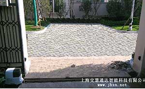 臨安紅楓園開門機(jī)案例 - 中出網(wǎng)-智能出入口門戶