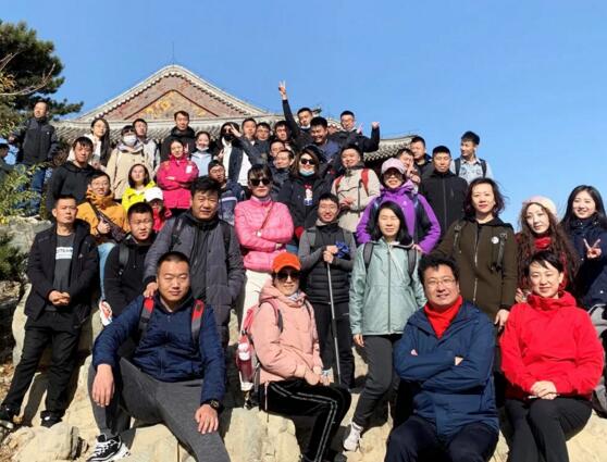“勇攀高峰，再創(chuàng)輝煌”卓奧世鵬成立11周年登山活動