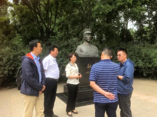簽約儀式結(jié)束后，卓奧世鵬一行參觀了耿丹學(xué)院