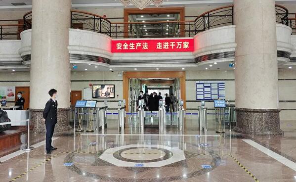 西莫羅人臉識(shí)別閘機(jī)，又一次入駐國(guó)企辦公大廈
