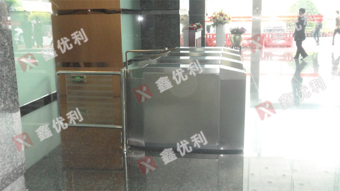 深圳招商銀行某分行，翼閘，翼閘案例 - 中出網(wǎng)-智能出入口門戶