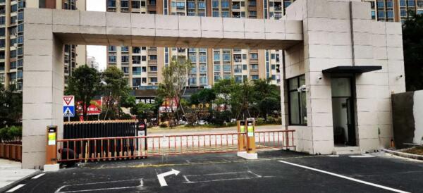 泉州惠安閩南建工大廈正式啟用藍(lán)卡AI云無人化停車場管理系統(tǒng)