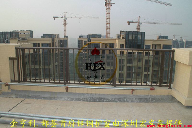 深圳金享利鋅鋼陽(yáng)臺(tái)護(hù)欄案例 - 中出網(wǎng)-智能出入口門(mén)戶(hù)