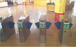 清遠(yuǎn)盈盞酒店人行通道閘工程案例 - 中出網(wǎng)-智能出入口與停車充電門戶