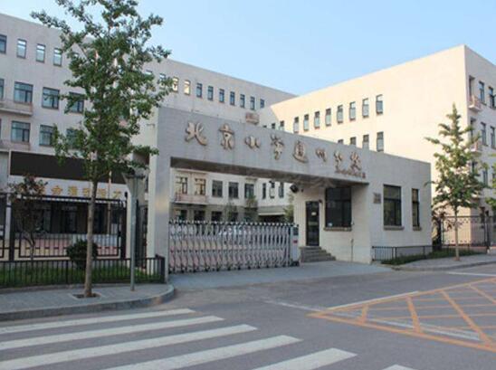 北京小學(xué)對北京出安智能電動(dòng)伸縮門給予好評(píng)