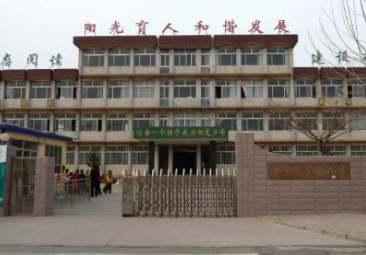 濰坊出安智能伸縮門閃耀濰坊市坊子區(qū)實驗學(xué)校大門口