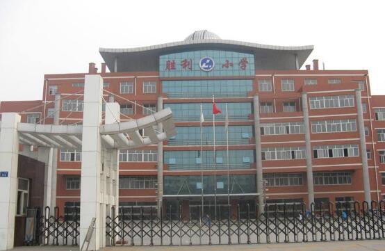 慶賀東營市勝利第一小學啟用東營出安智能伸縮門 
