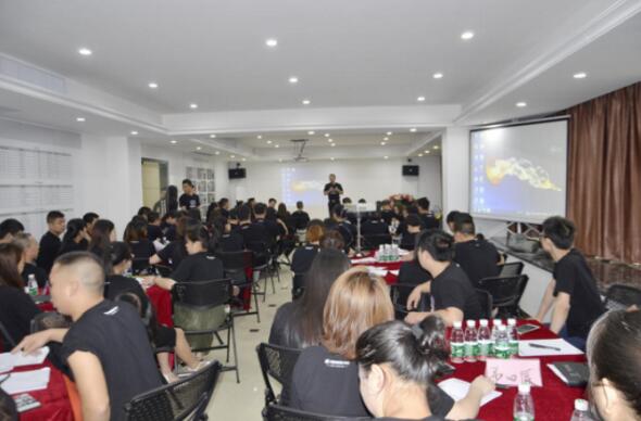 【學(xué)無止境】榮高第三屆超級(jí)店長特訓(xùn)火爆進(jìn)行中....