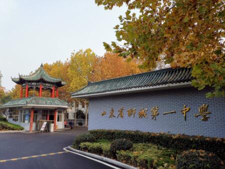 聊城出安智能升降柱為聊城第一中學添加色彩