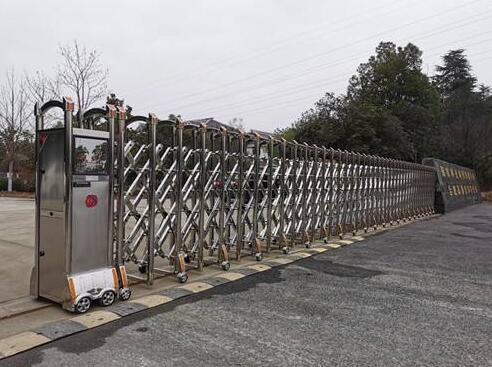 湖州出安智能為湖州勤豐電機(jī)有限公司提供電動伸縮門工程