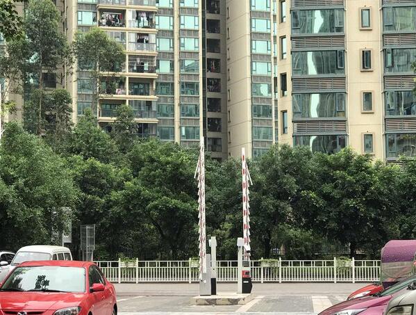 重慶雙福時(shí)代廣場選用道爾恭III一體機(jī)（三進(jìn)三出）