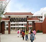 周寧縣實(shí)驗(yàn)小學(xué)大門(mén)采用寧德出安伸縮門(mén)