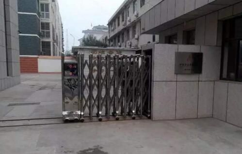 張家口出安智能電動(dòng)伸縮門(mén)成功牽手張家口潔源環(huán)保塑膠有限公司