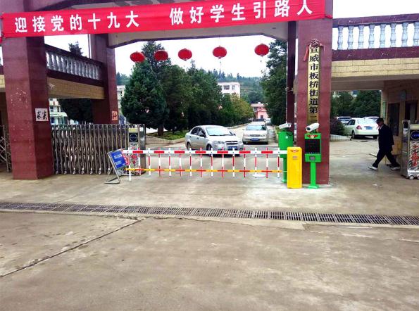 承德出安智能道閘是宣威市板橋鎮(zhèn)街道第二中學的理想選擇