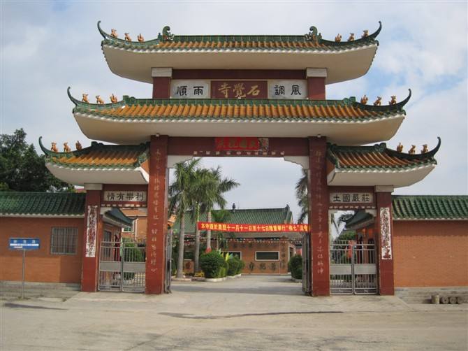 陽(yáng)江市石覺(jué)寺別墅大門(mén)案例 - 中出網(wǎng)-智能出入口與停車(chē)充電門(mén)戶(hù)