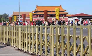 北京天安門(mén)伸縮門(mén)工程案例 - 中出網(wǎng)-智能出入口門(mén)戶