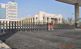 上海中國(guó)武警部隊(duì)伸縮門工程案例