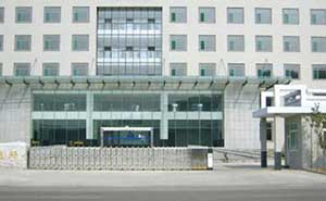 山東省藥品檢驗所伸縮門案例 - 中出網(wǎng)-智能出入口與停車充電門戶