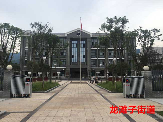 龍灘子街道伸縮門(mén)案例 - 中出網(wǎng)-智能出入口與停車(chē)充電門(mén)戶(hù)