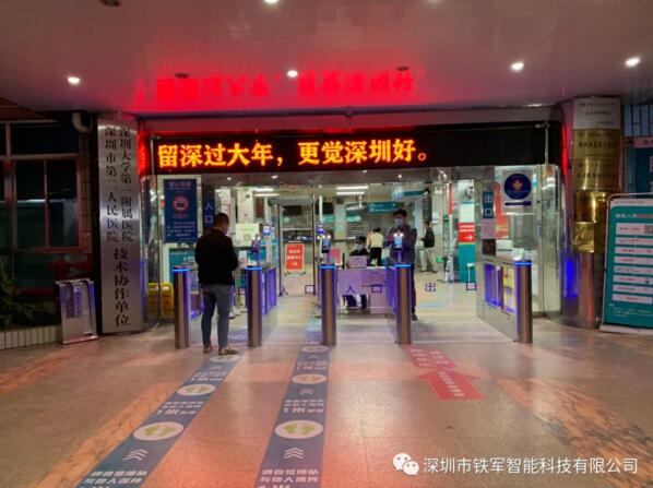 在醫(yī)療機(jī)構(gòu)場(chǎng)景中的消防通道口，可應(yīng)用擺閘