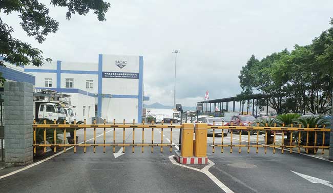 四川航空重慶機(jī)場配餐服務(wù)有限公司柵欄道閘案例 - 中出網(wǎng)-智能出入口與停車充電門戶