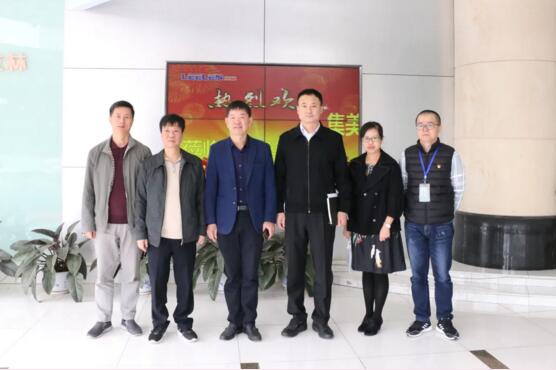 廈門市集美區(qū)副區(qū)長張達(dá)、工信局副局長王志衛(wèi)領(lǐng)導(dǎo)一行到立林走訪參觀