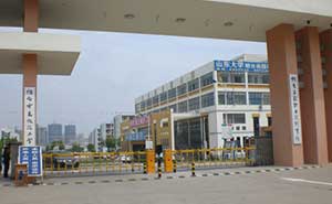 煙臺工程報業(yè)技術(shù)學(xué)院南門道閘案例