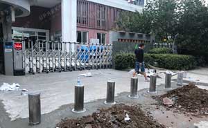 百家湖中學(xué)全自動(dòng)升降路樁項(xiàng)目 - 中出網(wǎng)-智能出入口門(mén)戶