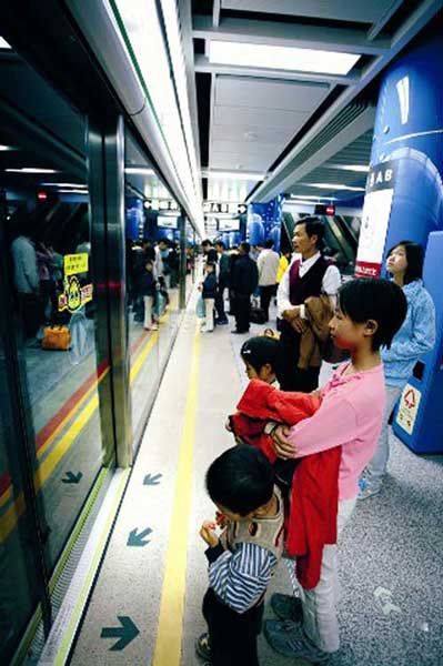 廣州地鐵屏蔽門案例 - 中出網(wǎng)-智能出入口門戶