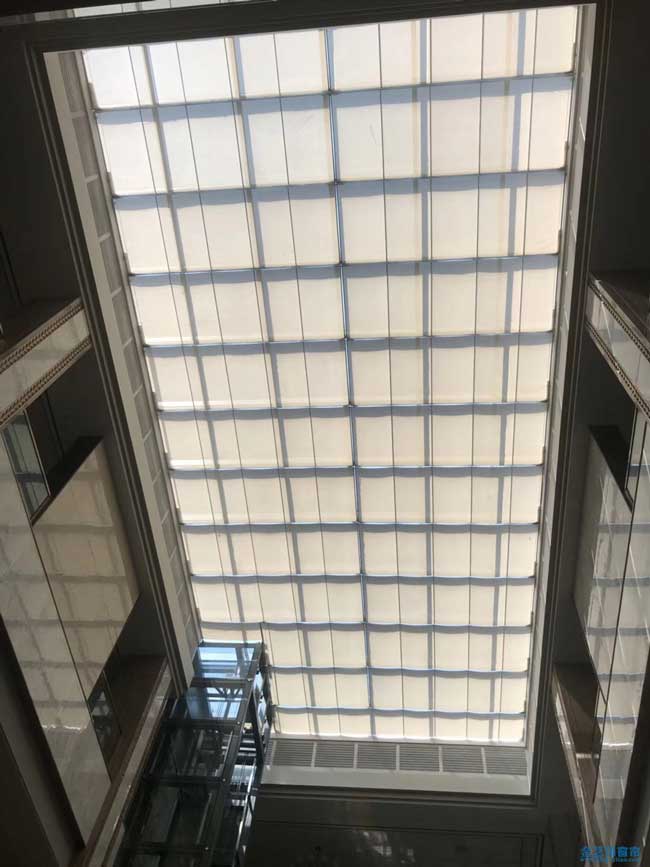 禪城南莊強(qiáng)輝陶瓷中空采光頂遮陽電動(dòng)窗簾案例 - 中出網(wǎng)-智能出入口門戶