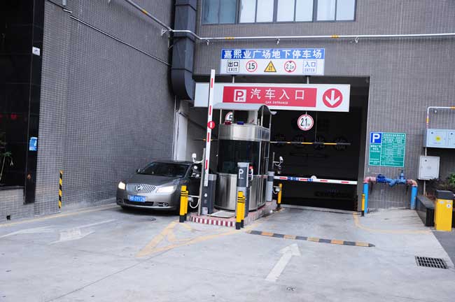 嘉熙業(yè)廣場停車場系統(tǒng)案例 - 中出網-智能出入口門戶