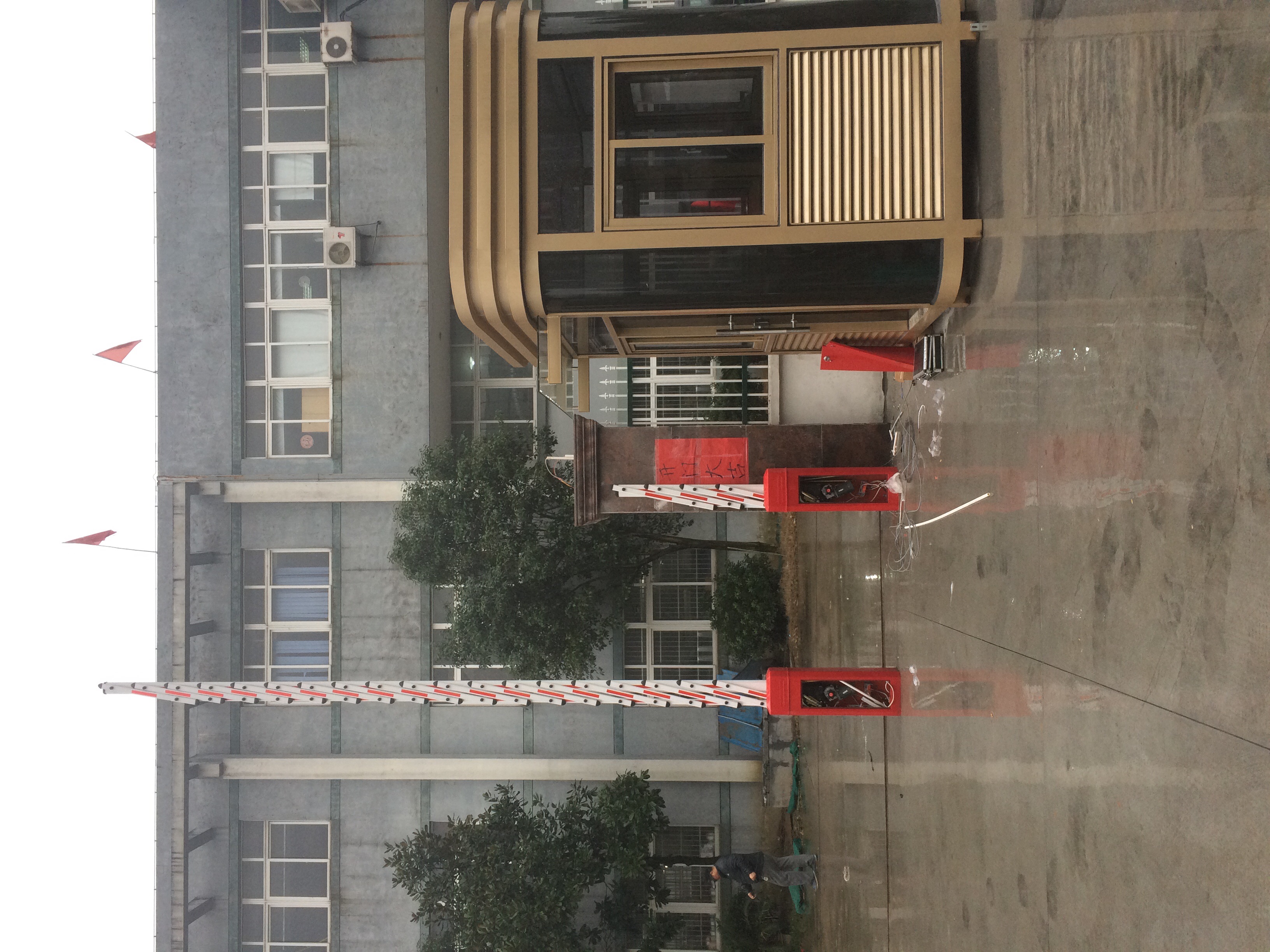 伸縮門，道閘，崗?fù)? />
                    </div>
                    <div   id=